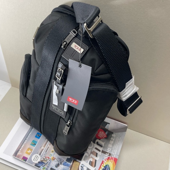 (new+tag) Tumi Higgins men’s sling pack black - Picture 6 of 15